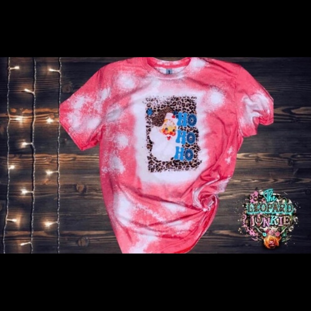 Coral Leopard Santa Bleached Tee size large